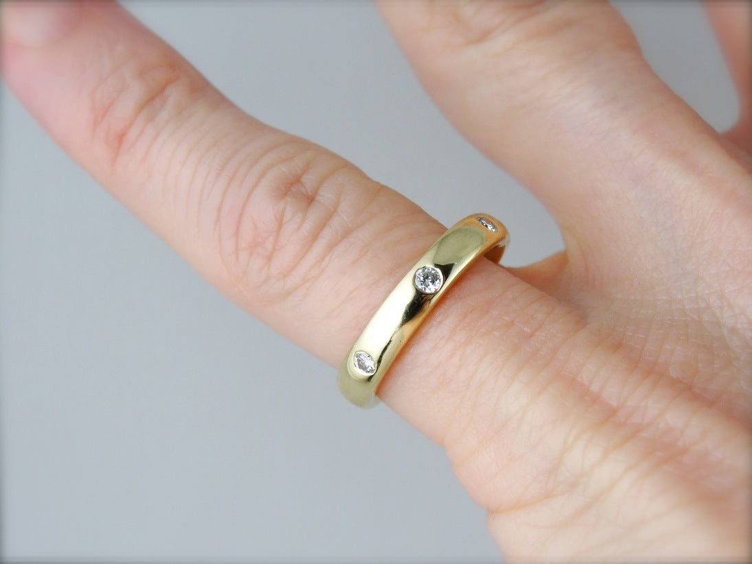 Etoile Diamond Gold Wedding Band