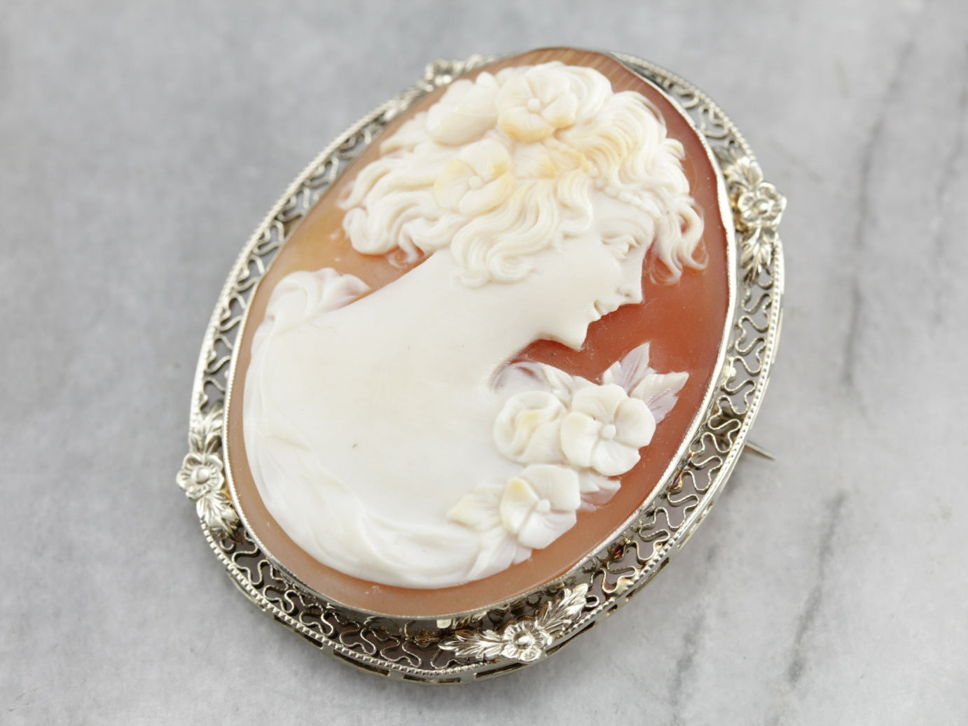 Vintage Romantic Cameo Brooch or Pendant