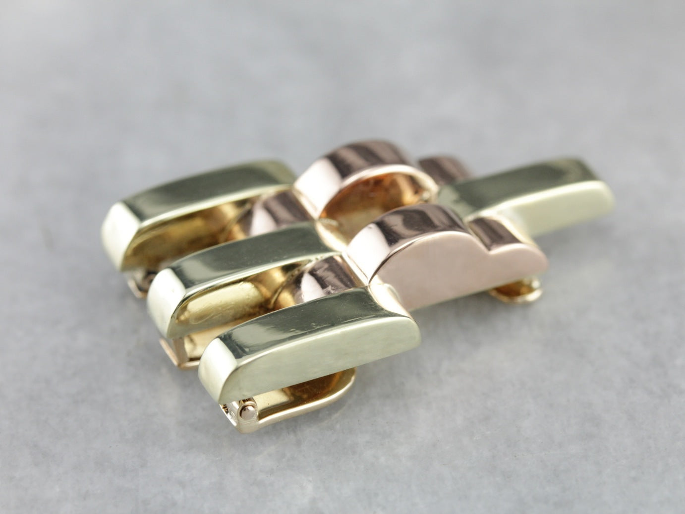 Retro Era Two Tone Sweater Clip