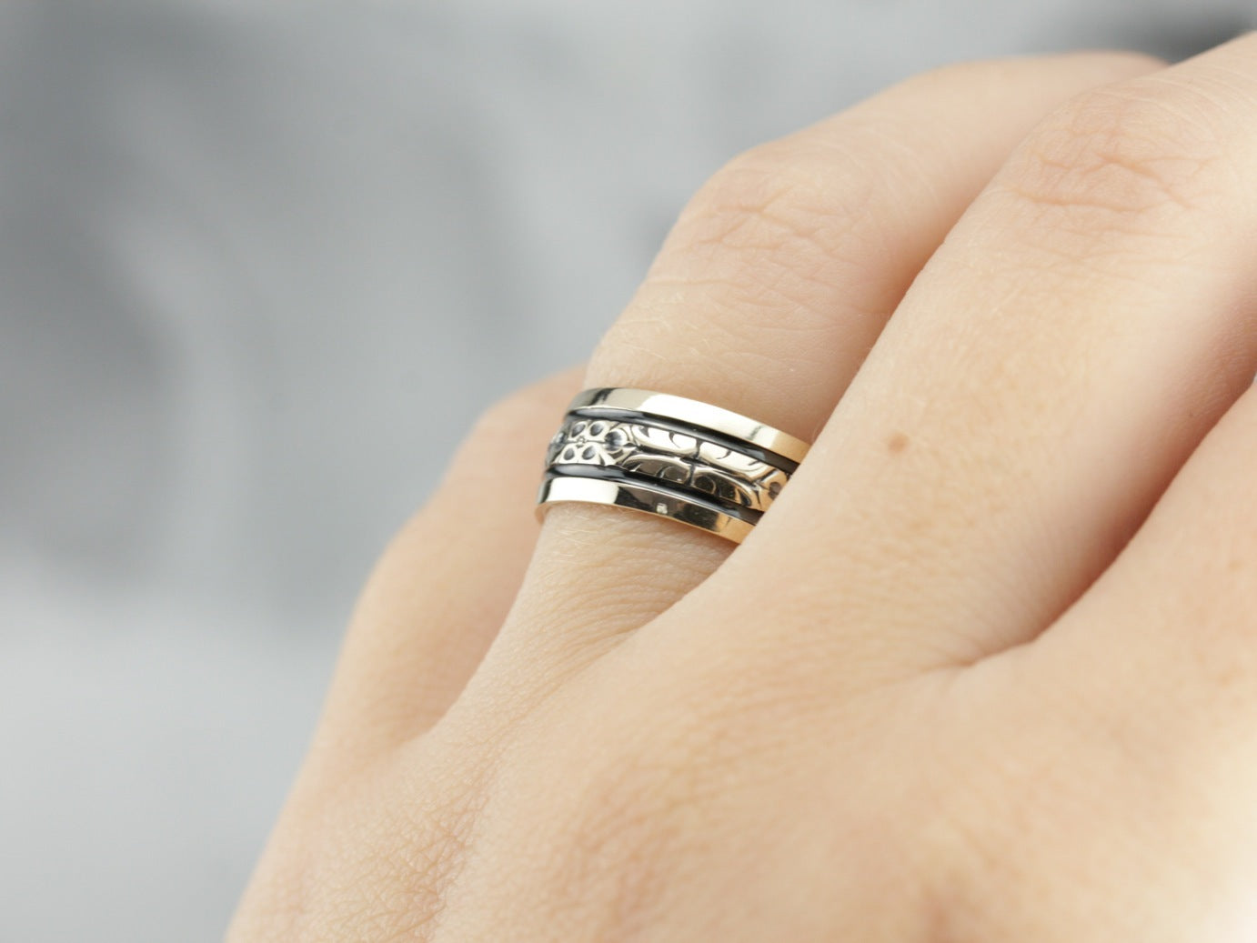 Vintage Floral Wedding Band