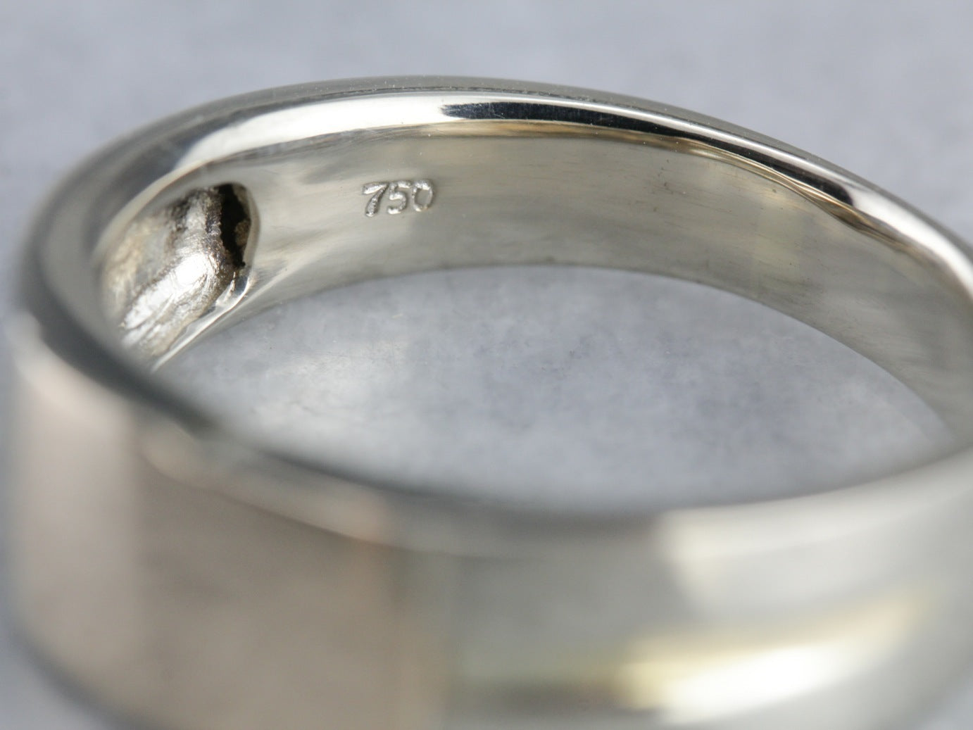 Men's Sleek Tri-Color Gold Signet Band