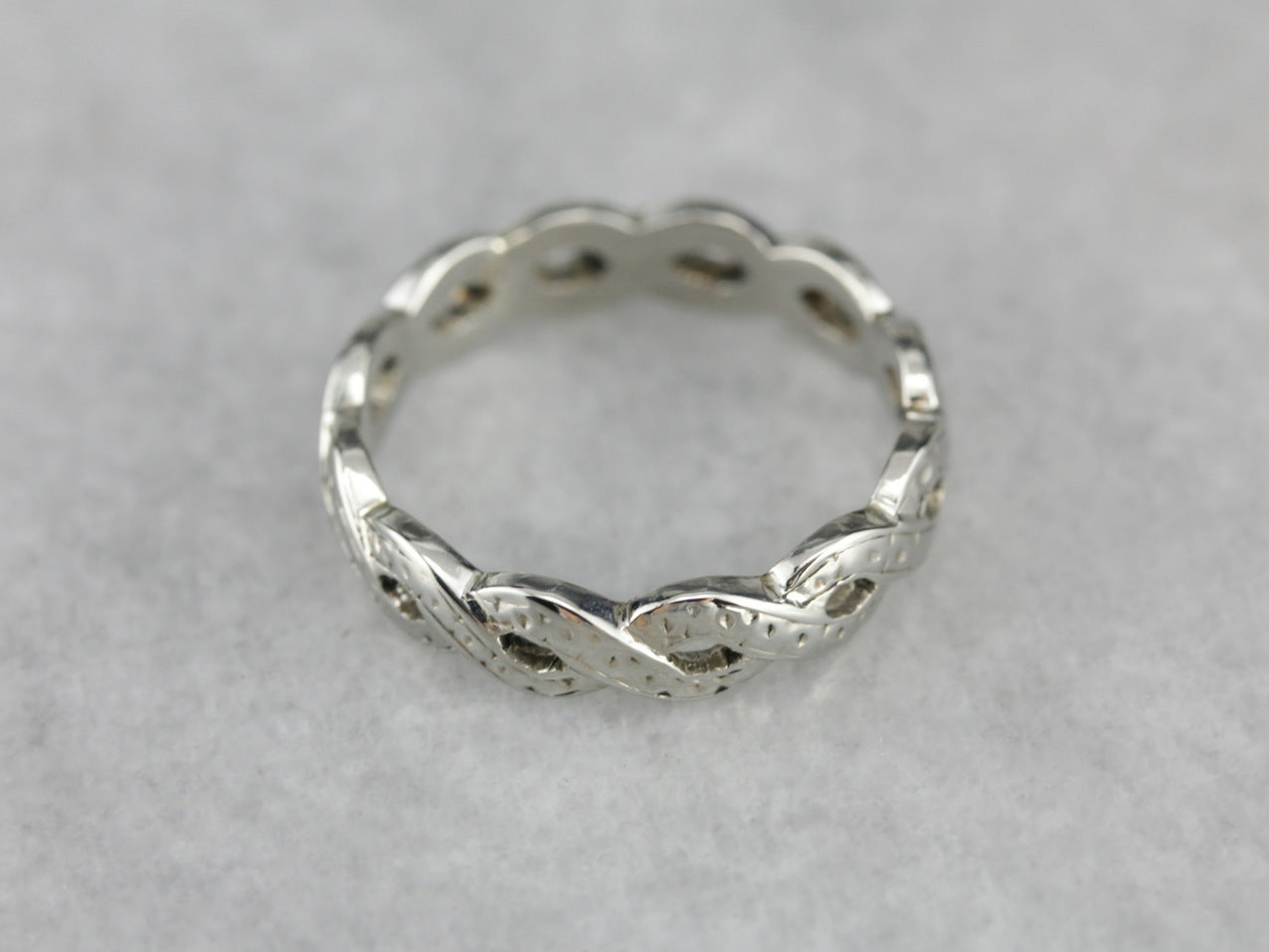 Twisted White Gold Decorative Wedding Band