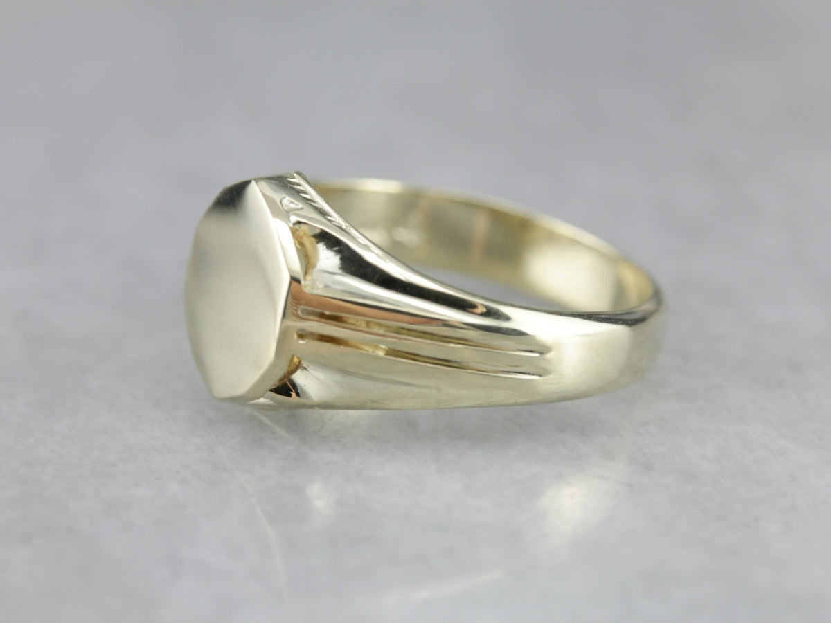 Anillo de sello arquitectónico antiguo de oro verde