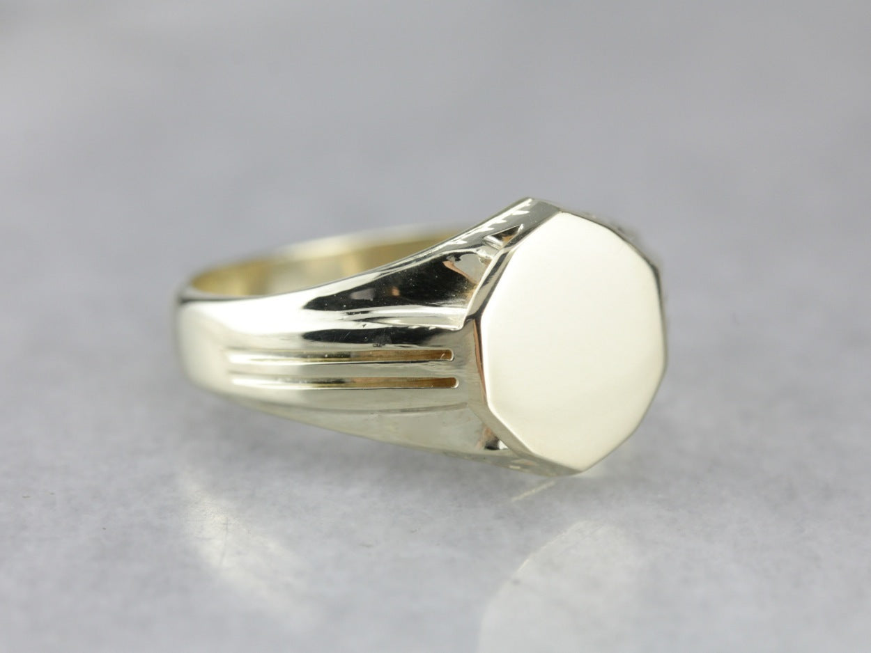 Anillo de sello arquitectónico antiguo de oro verde