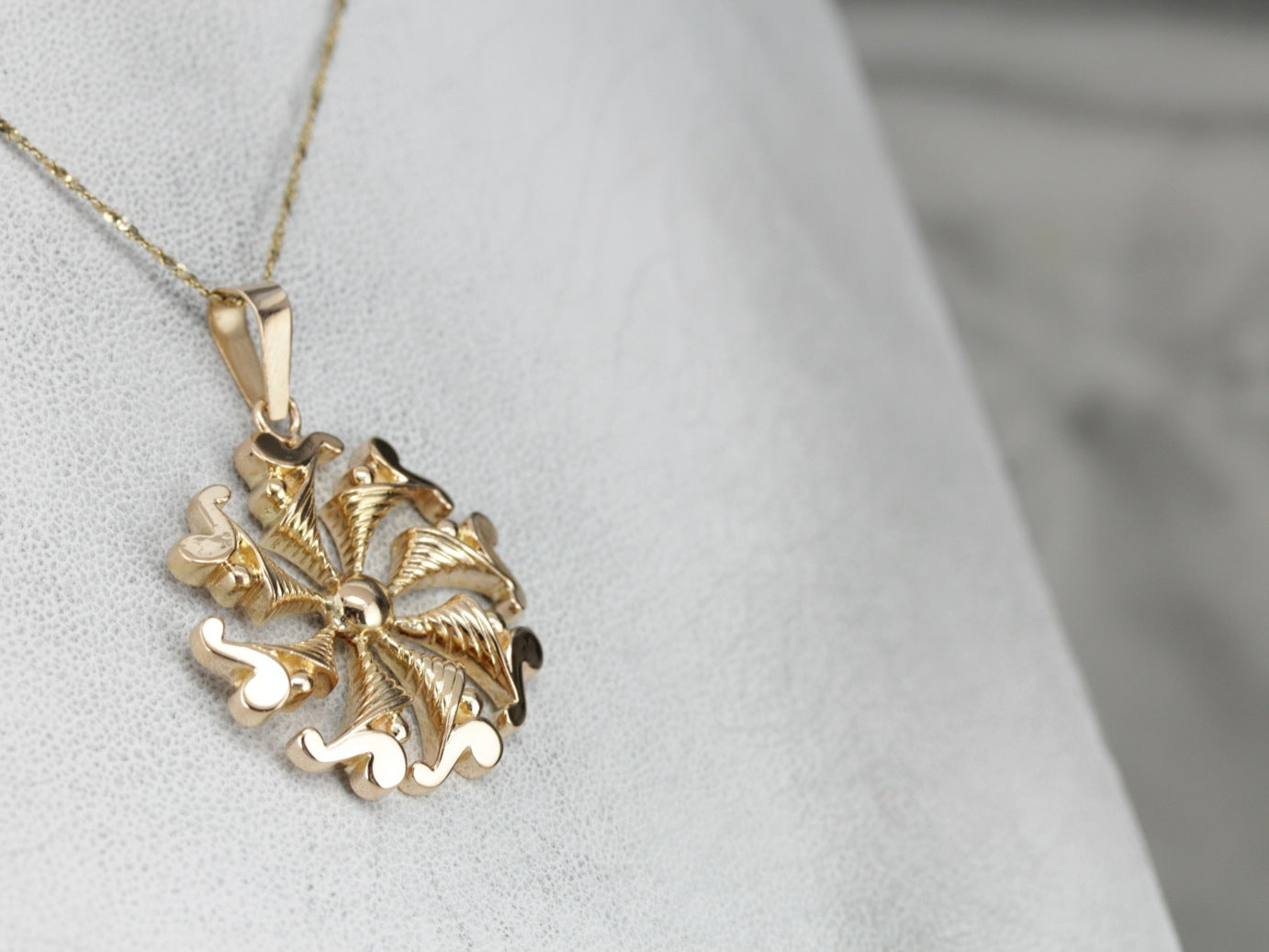 Vintage Yellow Gold Spiral Pendant