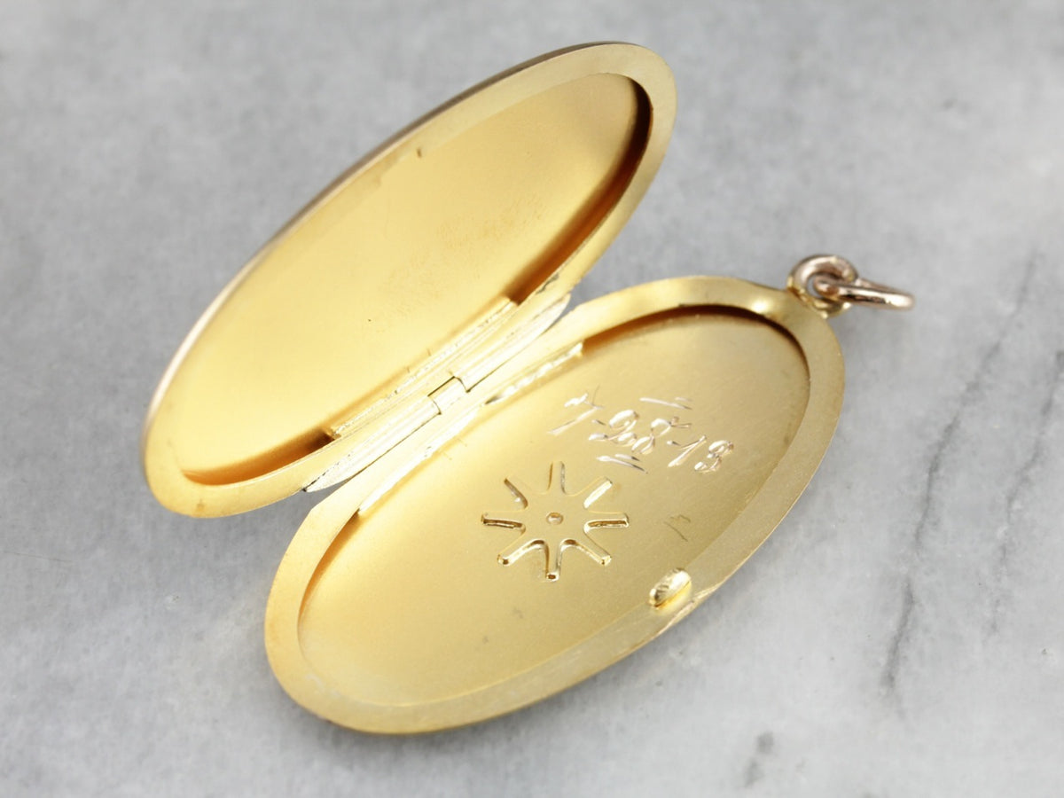 Beautifully Engraved 1913 Duel Sided Locket