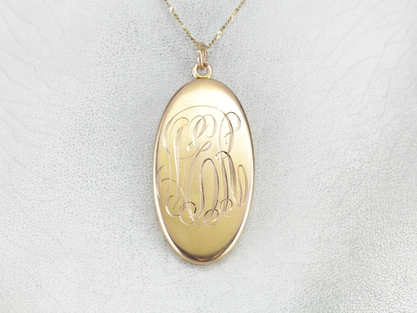 Beautifully Engraved 1913 Duel Sided Locket