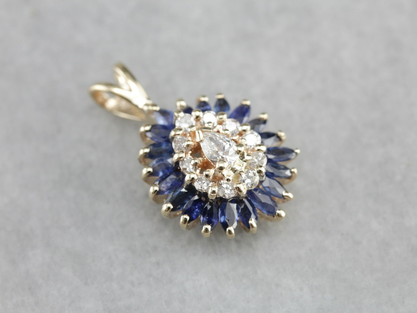 Colgante de diamantes y zafiro marquesa