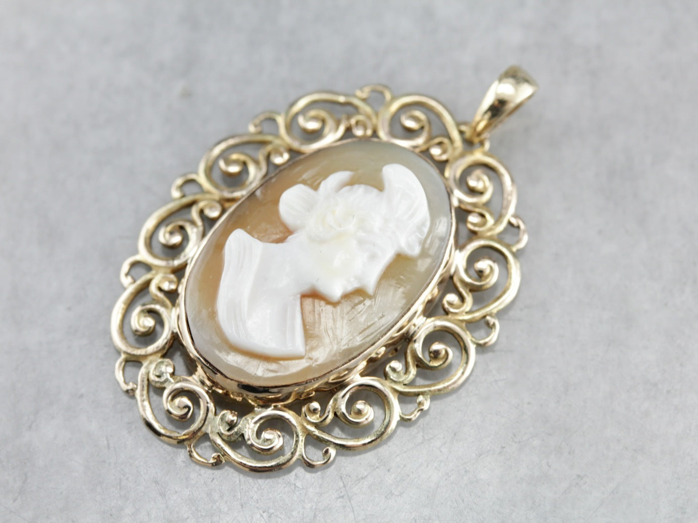 Vintage Scrolling Frame Cameo Pendant