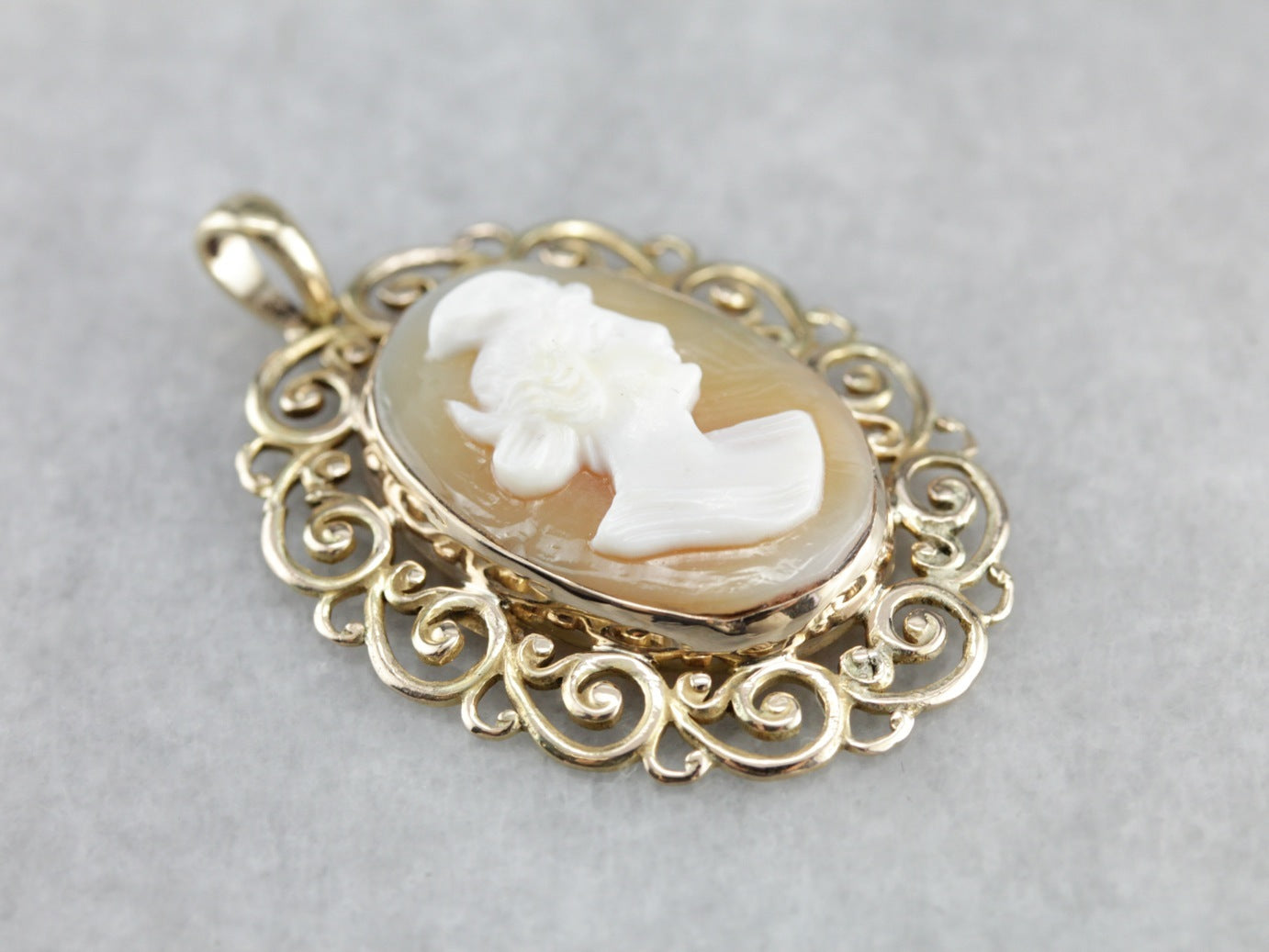 Vintage Scrolling Frame Cameo Pendant