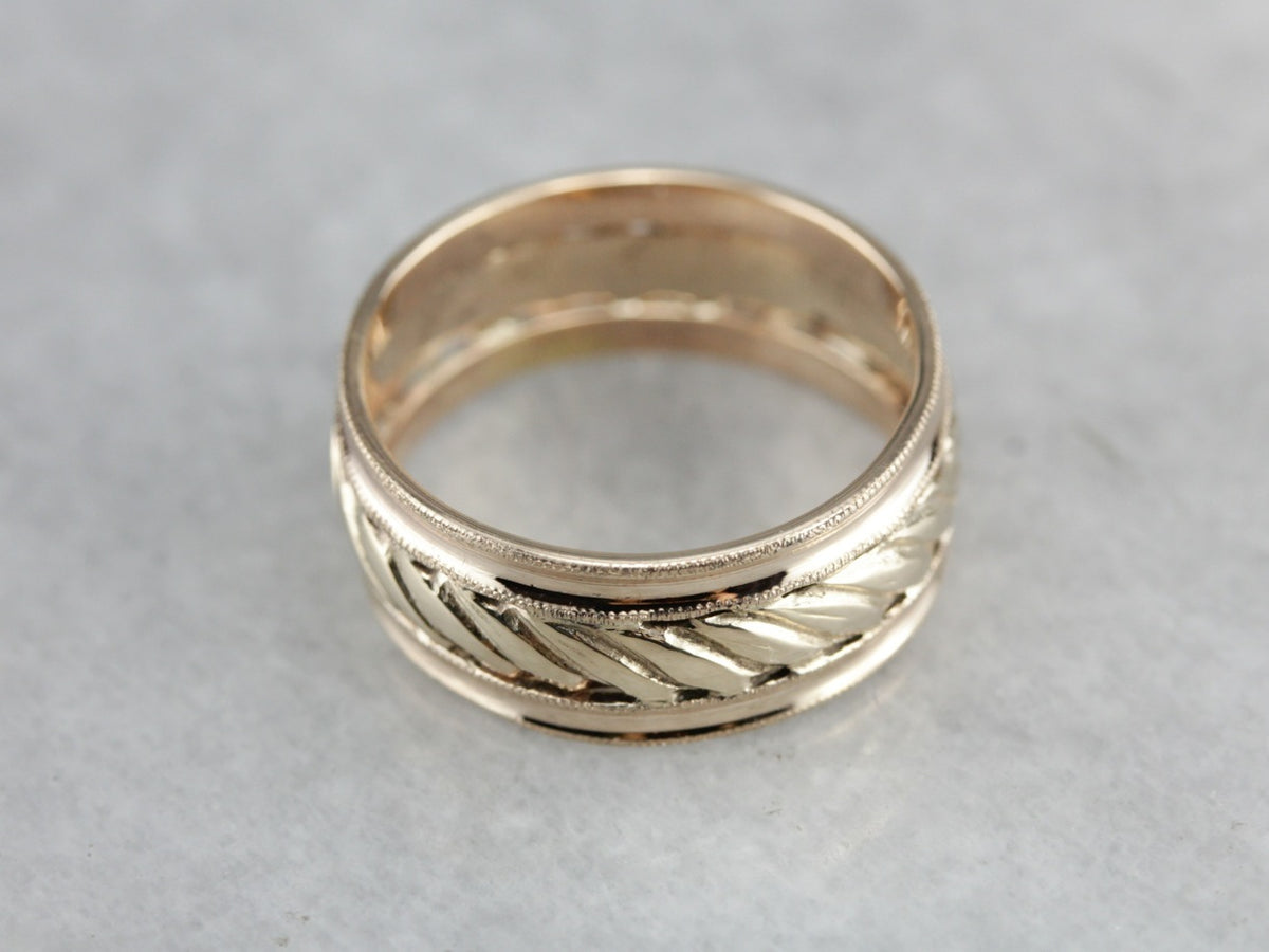 Vintage Patterned Band in Yellow Gold