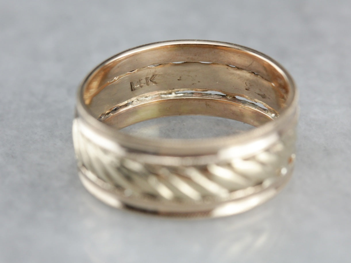 Vintage Patterned Band in Yellow Gold
