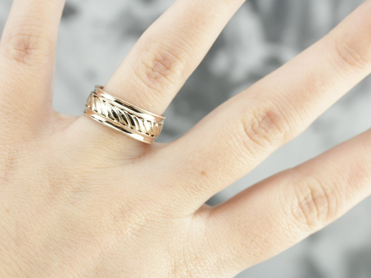 Vintage Patterned Band in Yellow Gold