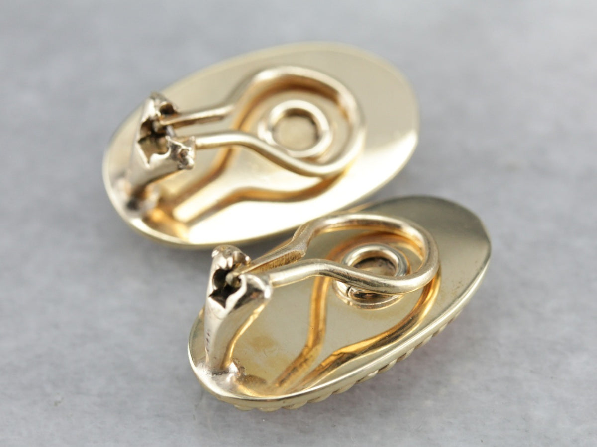 Preciosos pendientes de camafeo de coral tallado, pendientes clásicos de clip de oro amarillo