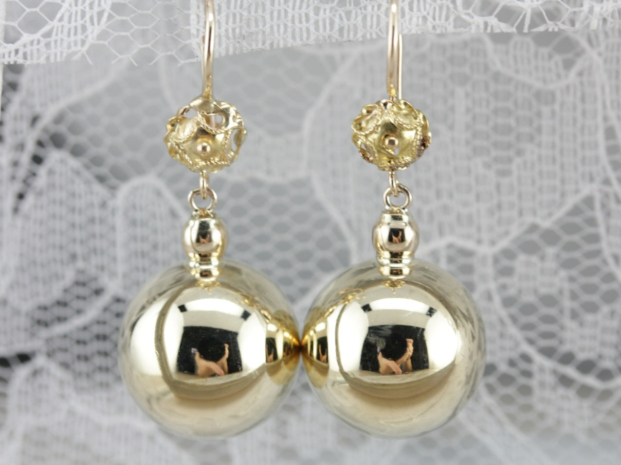 Pendientes colgantes de bolas de oro amarillo