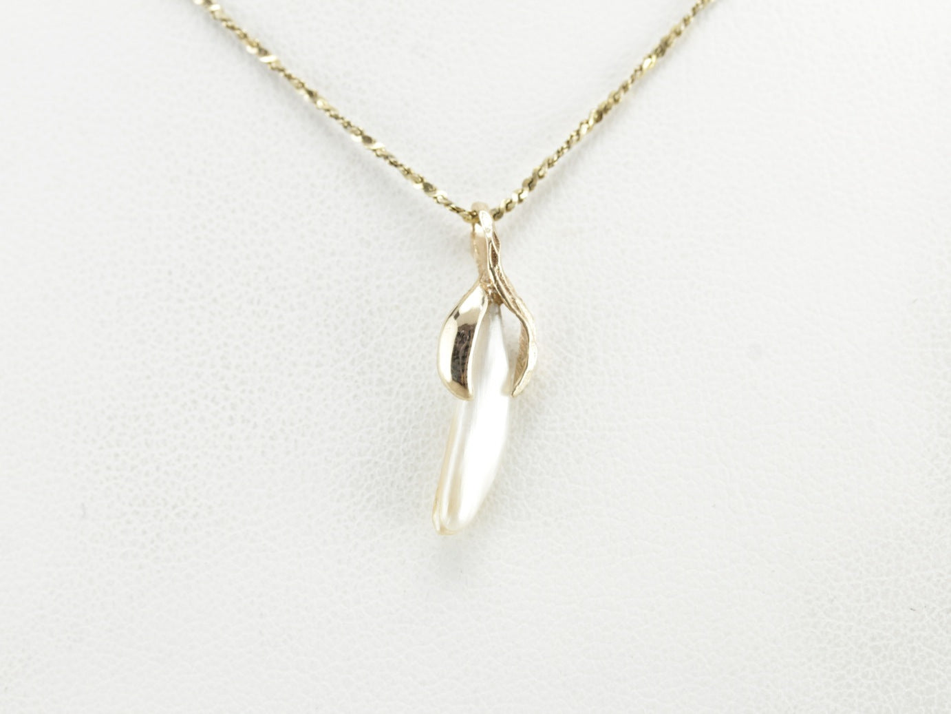 Natural Pearl Pendant in Yellow Gold