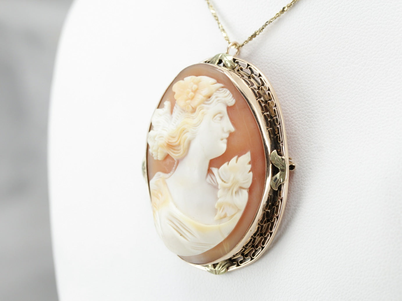 Vintage Cameo Brooch or Pendant