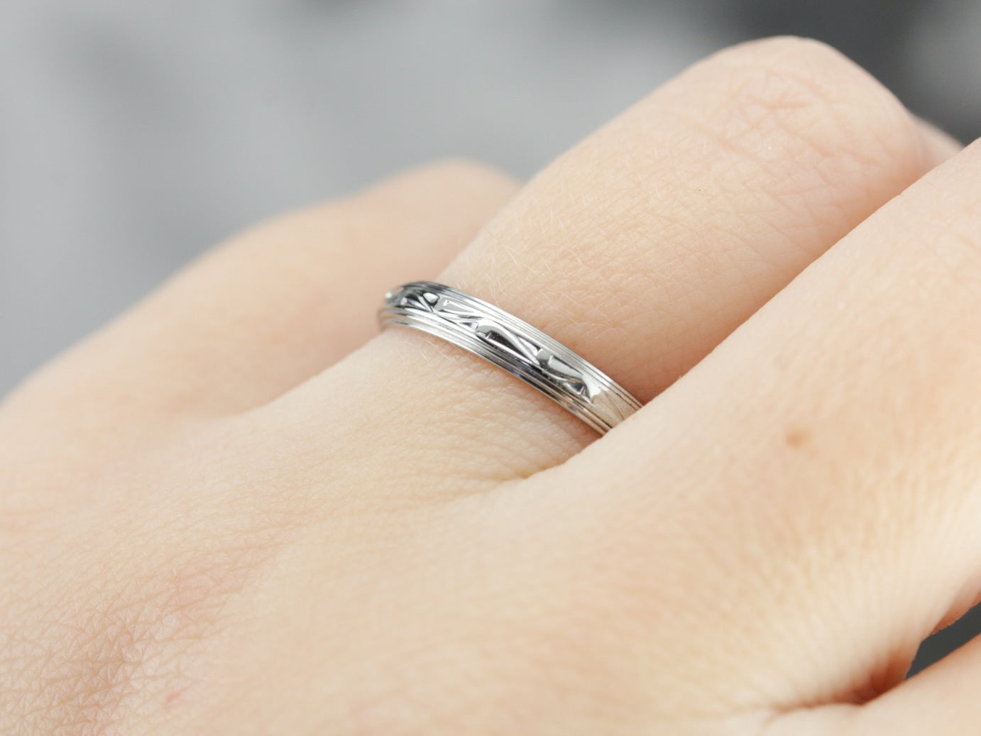 Patterned White Gold Wedding Band