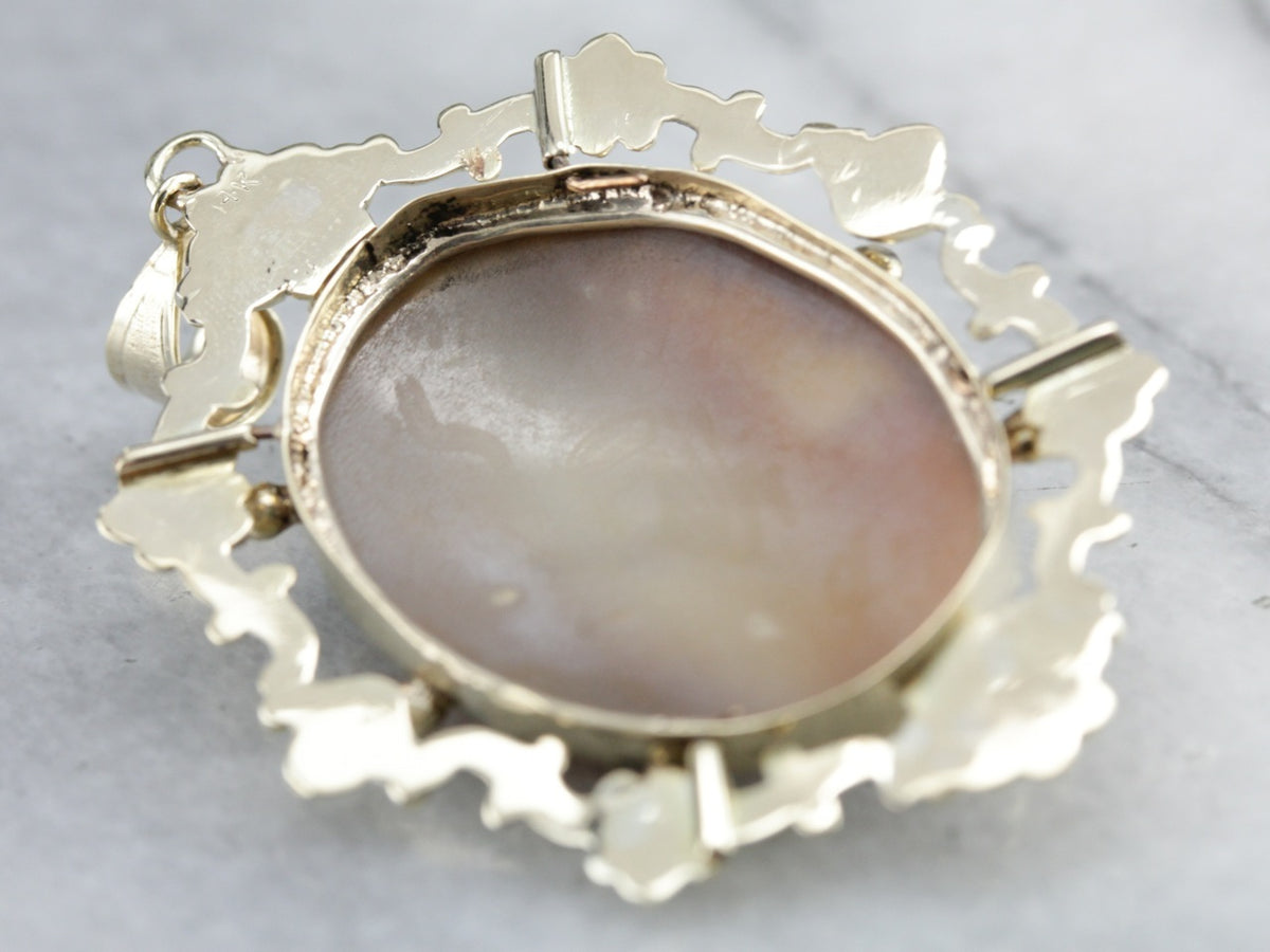 Vintage Cameo Pendant in Yellow Gold