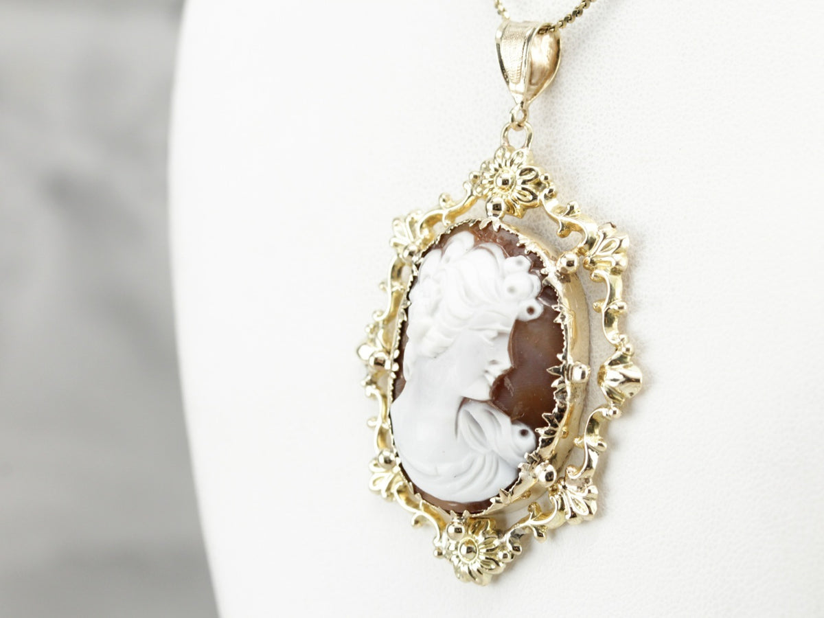 Vintage Cameo Pendant in Yellow Gold