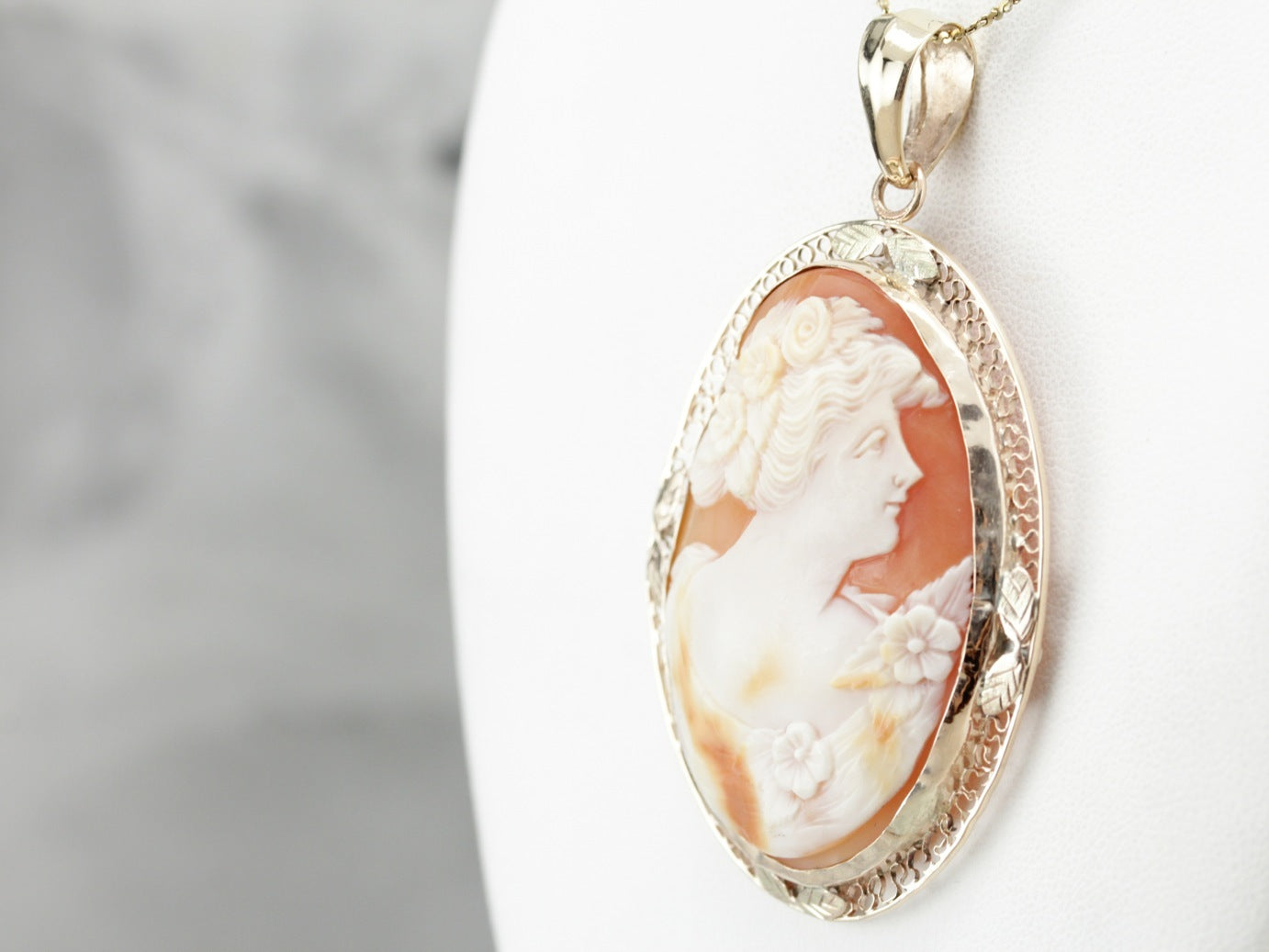 Vintage Cameo Filigree Pendant