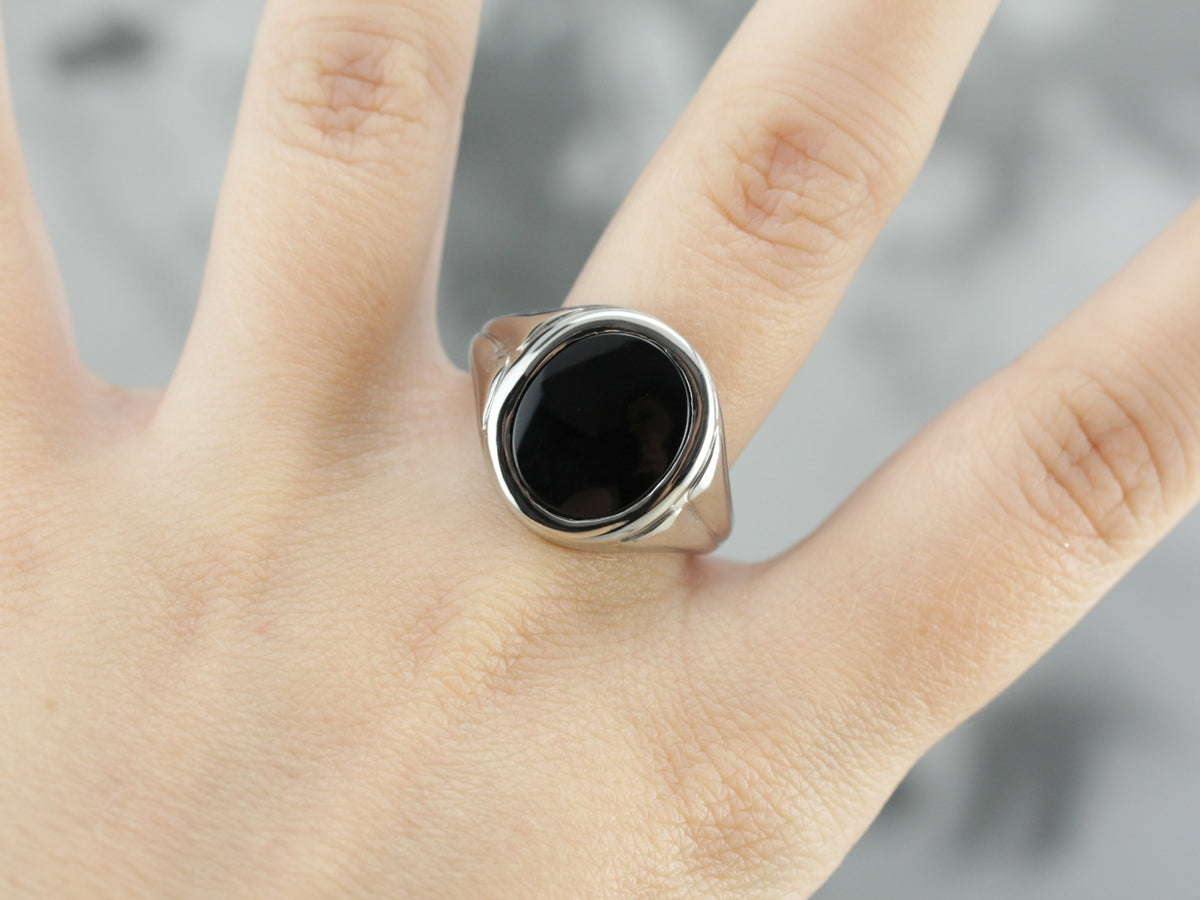 Anillo llamativo de ónix negro