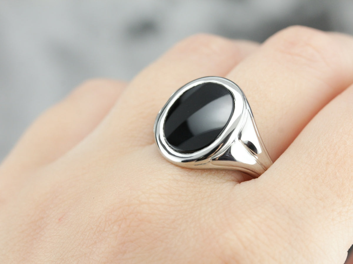 Anillo llamativo de ónix negro