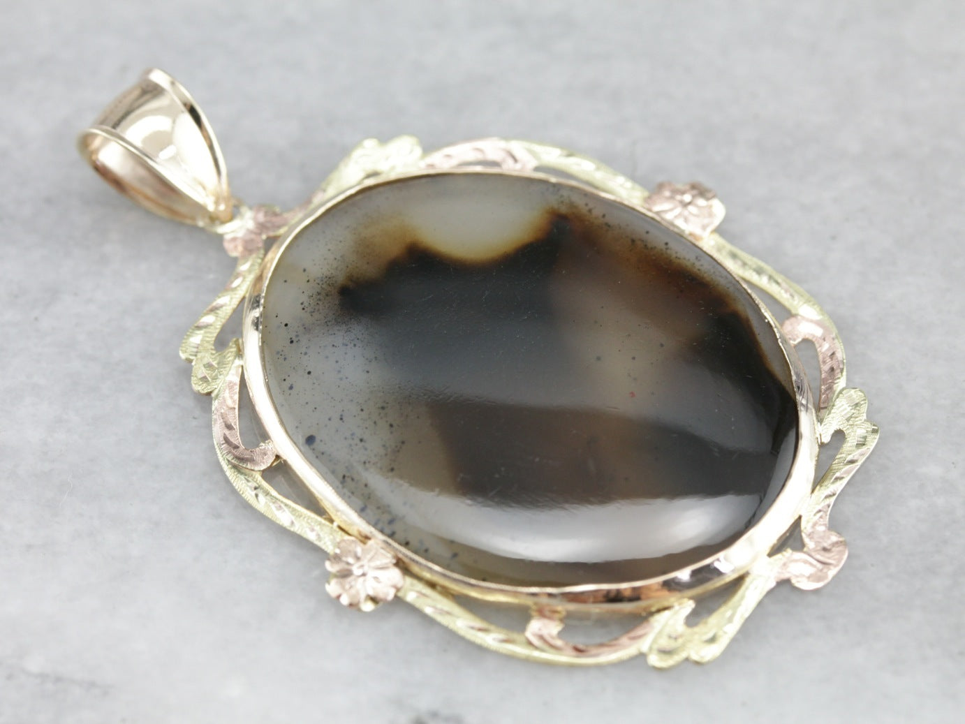 Retro Era Agate Pendant