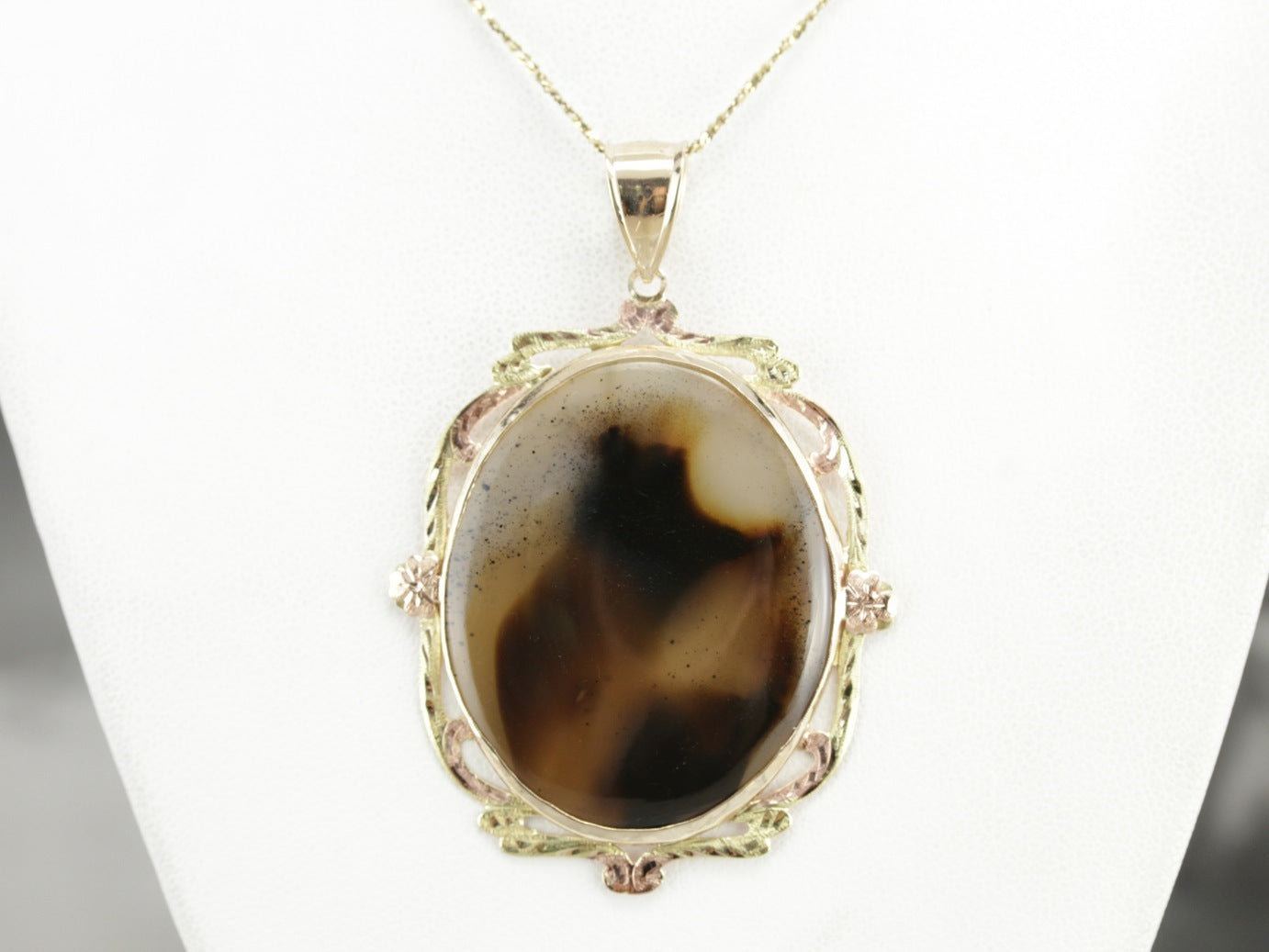 Retro Era Agate Pendant