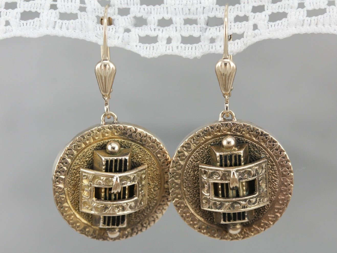 Pendientes colgantes victorianos dorados