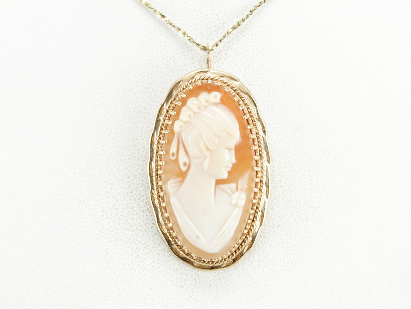 Vintage Cameo Brooch or Pendant
