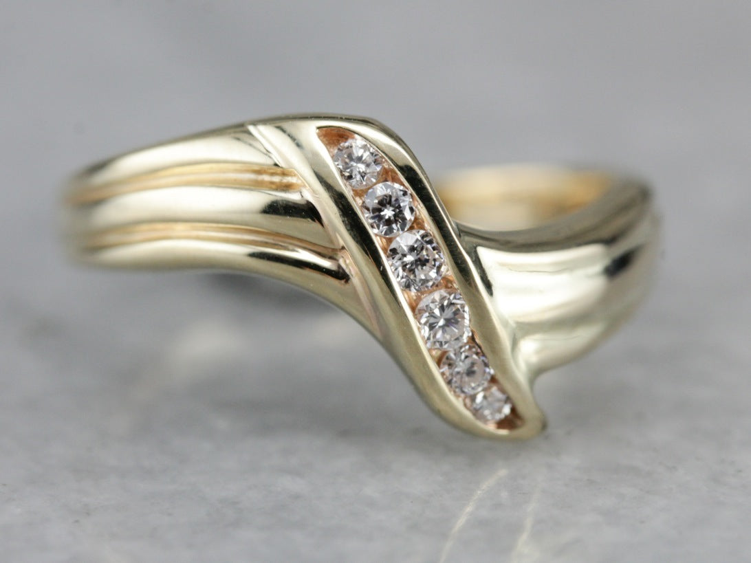 Anillo de diamantes modernista