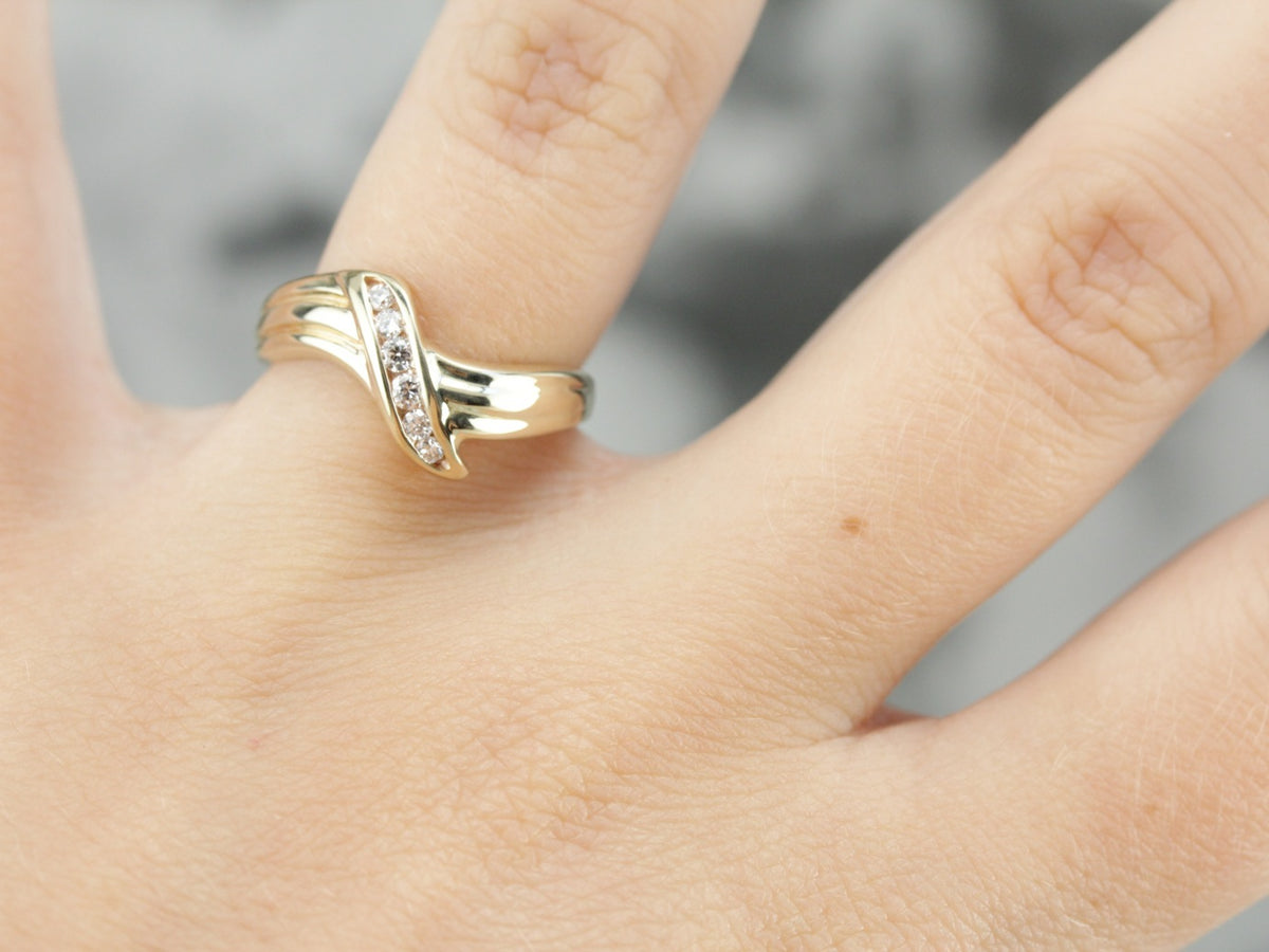 Anillo de diamantes modernista