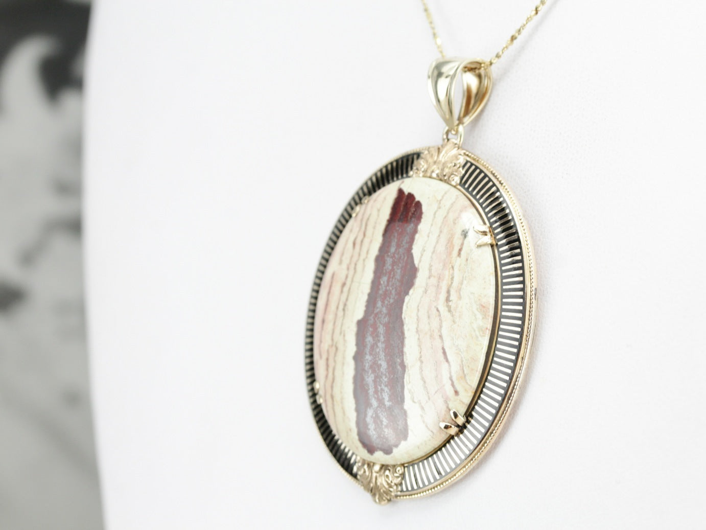 Colgante de jaspe reciclado en oro amarillo