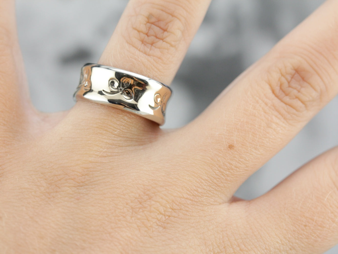 Vintage Shamrock Pattern Band