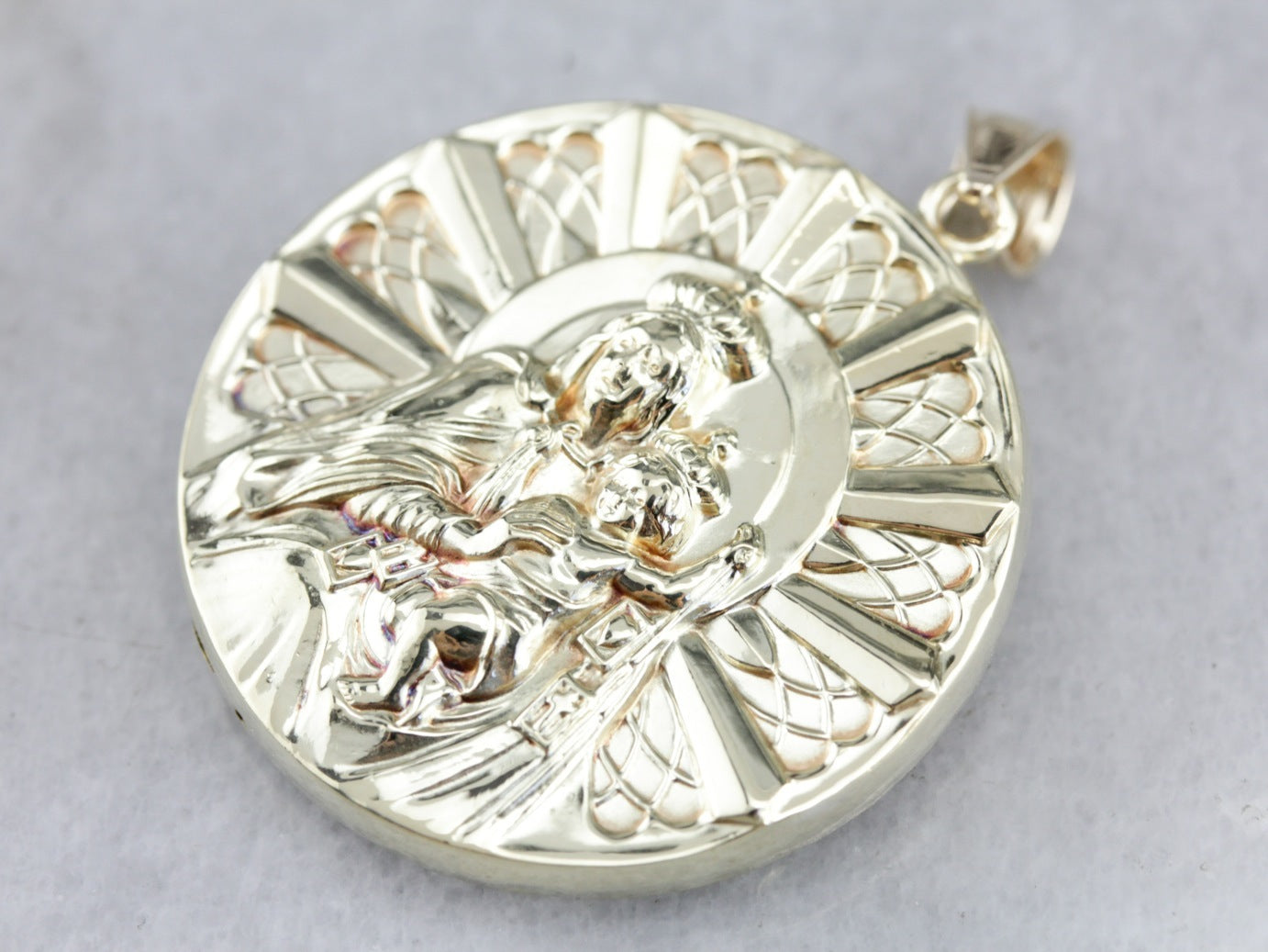 Colgante religioso de oro amarillo de dos caras