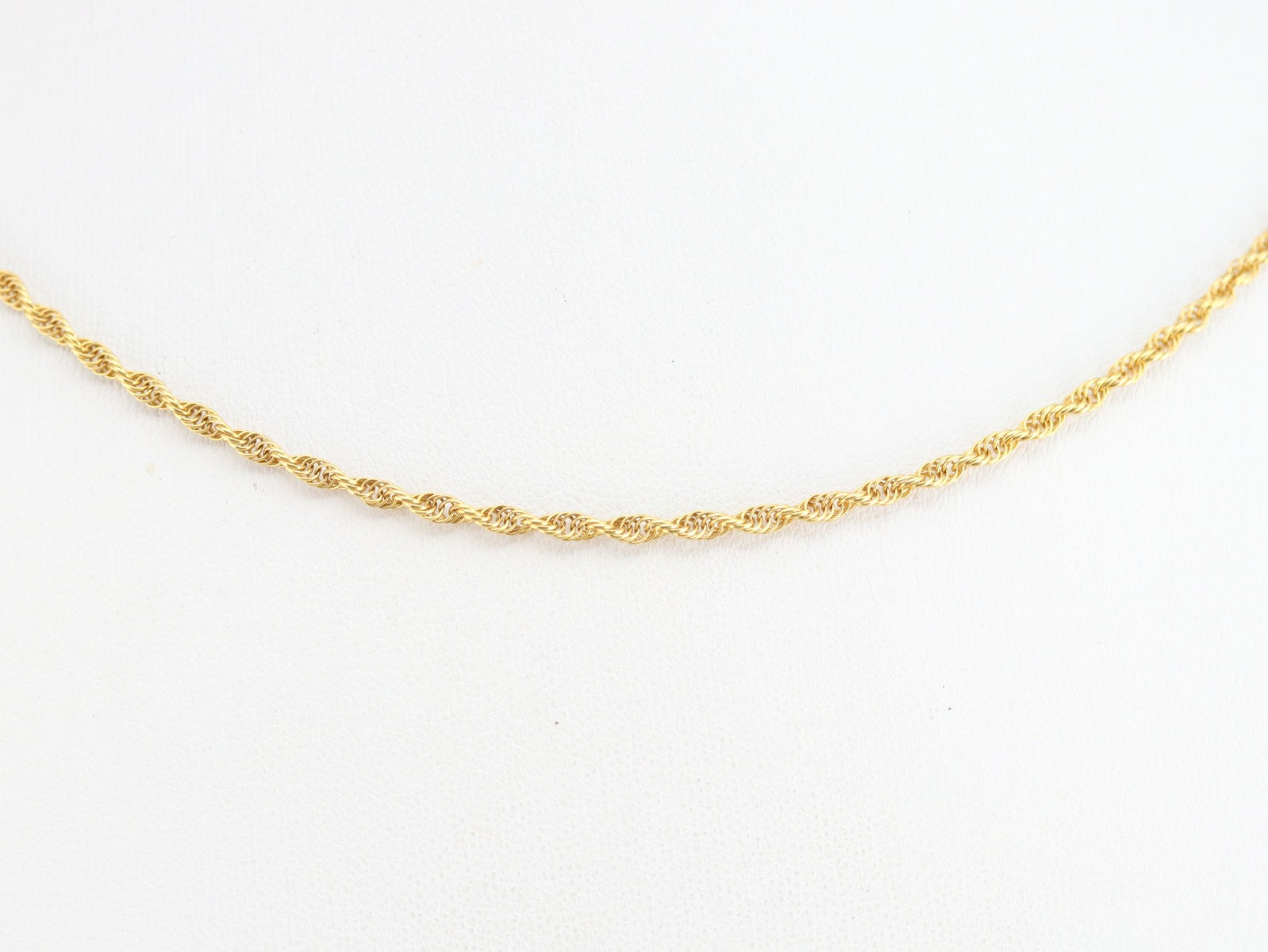Cadena de cuerda antigua en oro amarillo