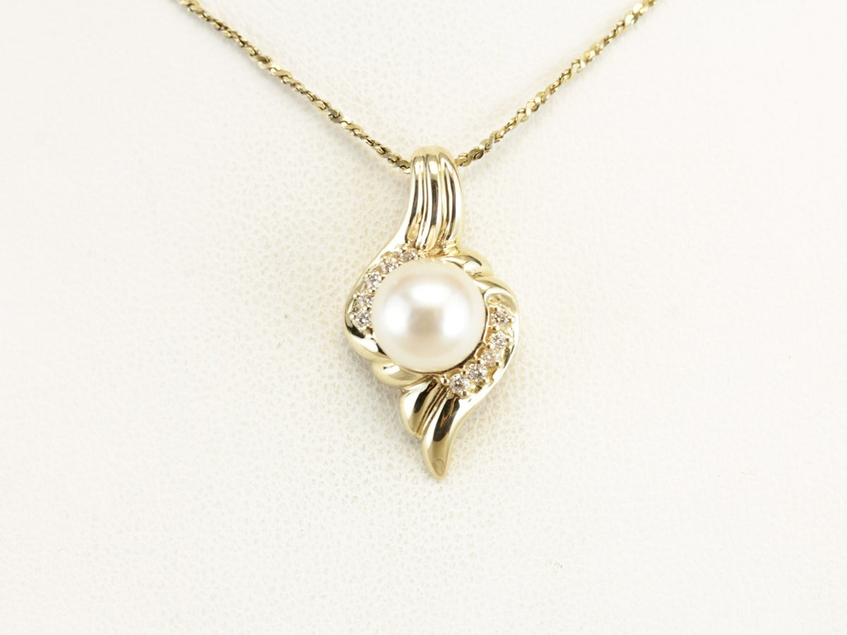 Modern Pearl and Diamond Pendant