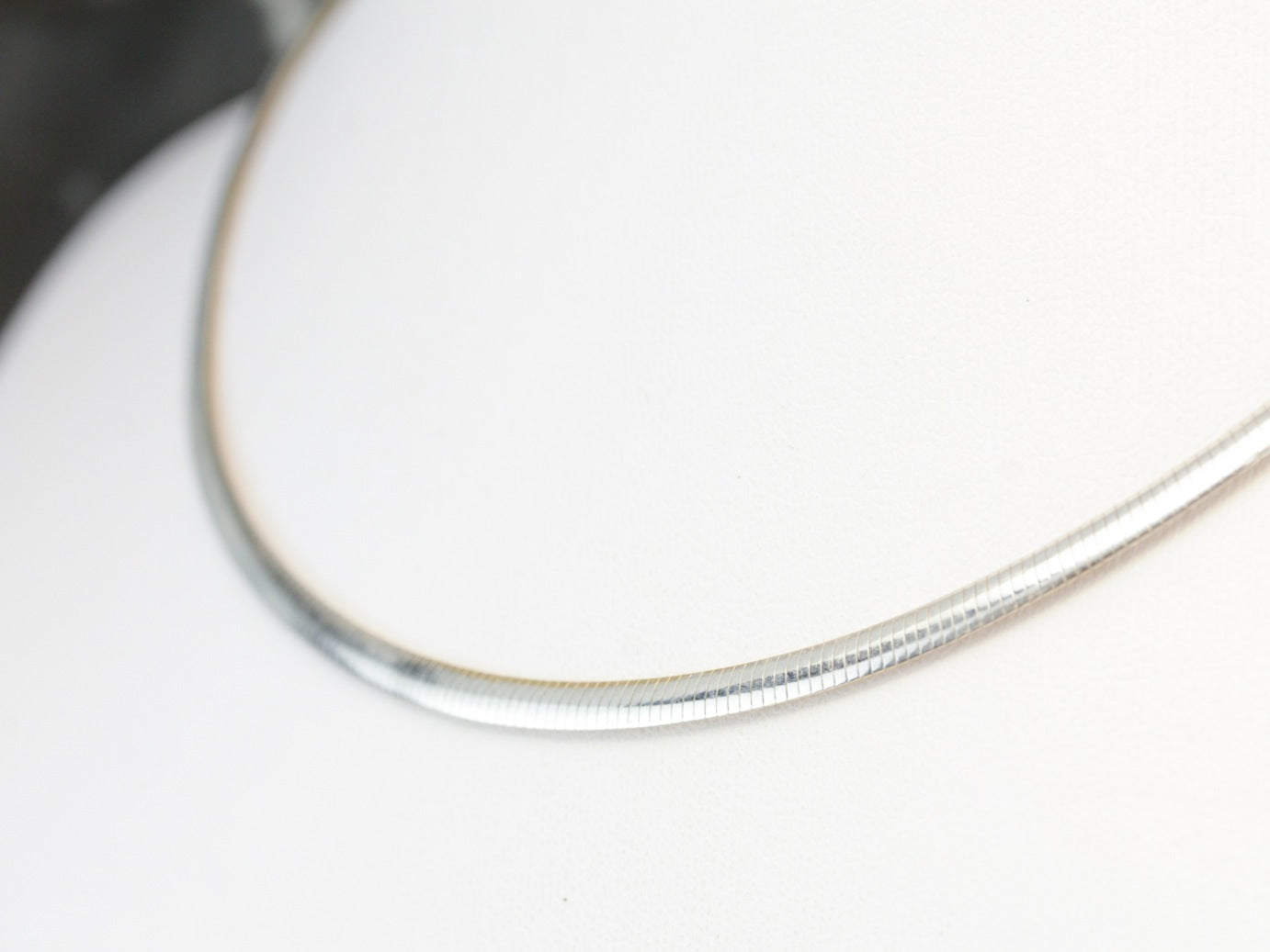 Reversible Omega Chain