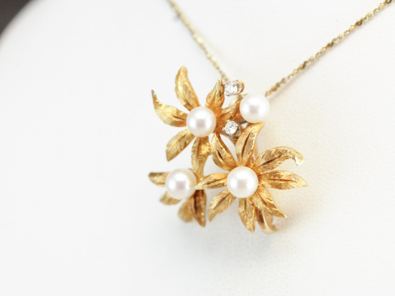 Vintage Floral Pearl Gold Scarf Clip Pendant