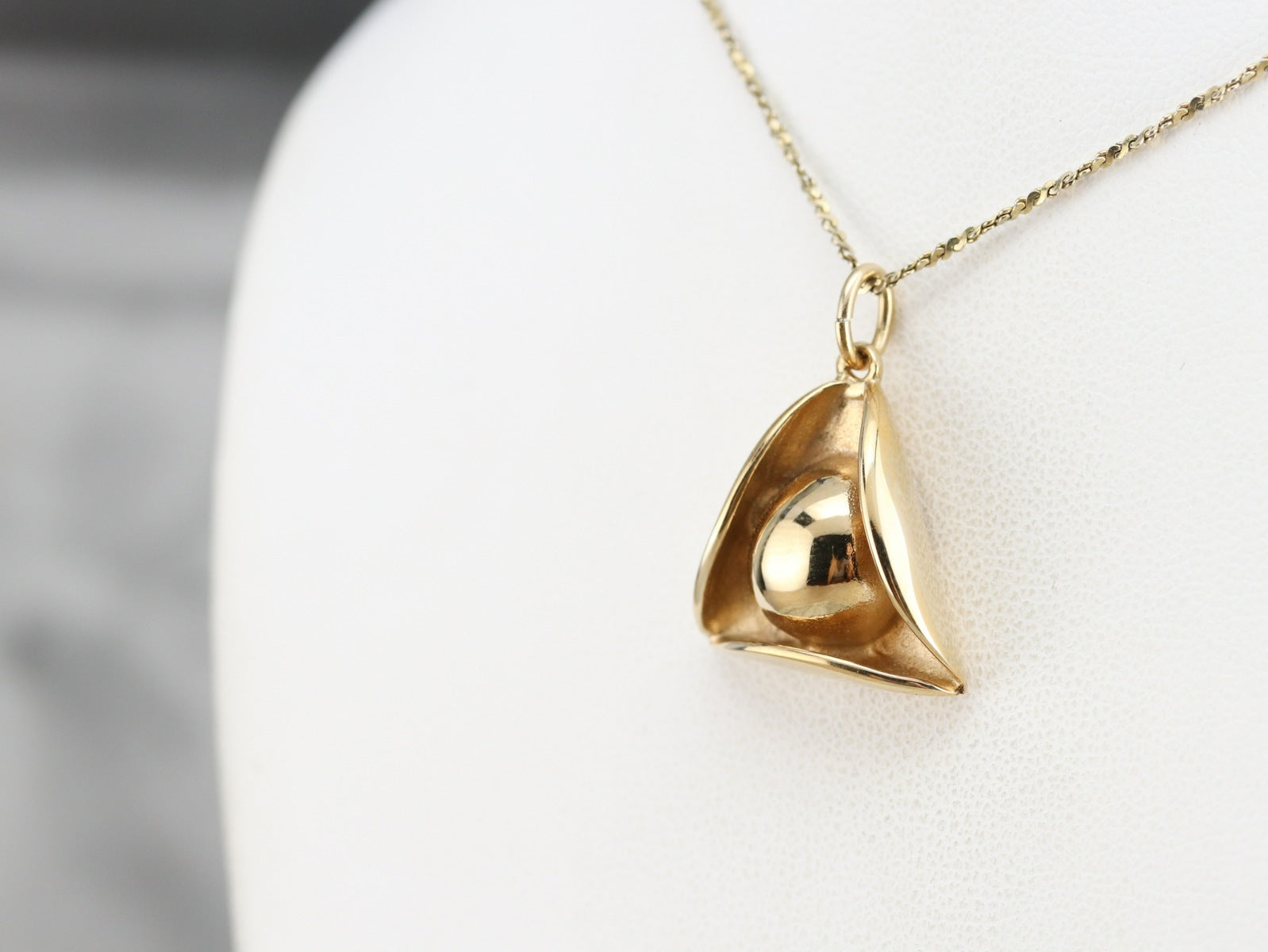 Vintage Gold Colonial Hat Pendant