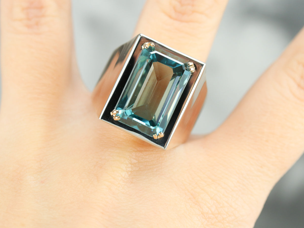 Anillo de metal con mezcla de circonitas de hombre de color azul