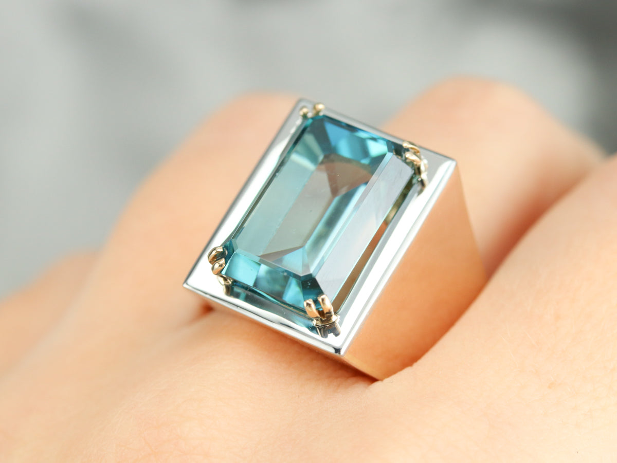 Anillo de metal con mezcla de circonitas de hombre de color azul