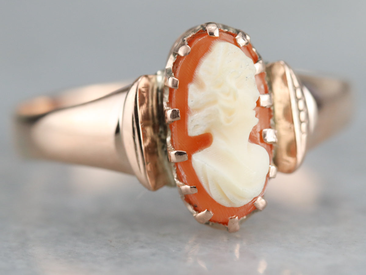 Anillo solitario con camafeo antiguo