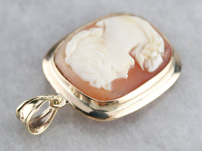 Vintage Cameo Pendant in Yellow Gold