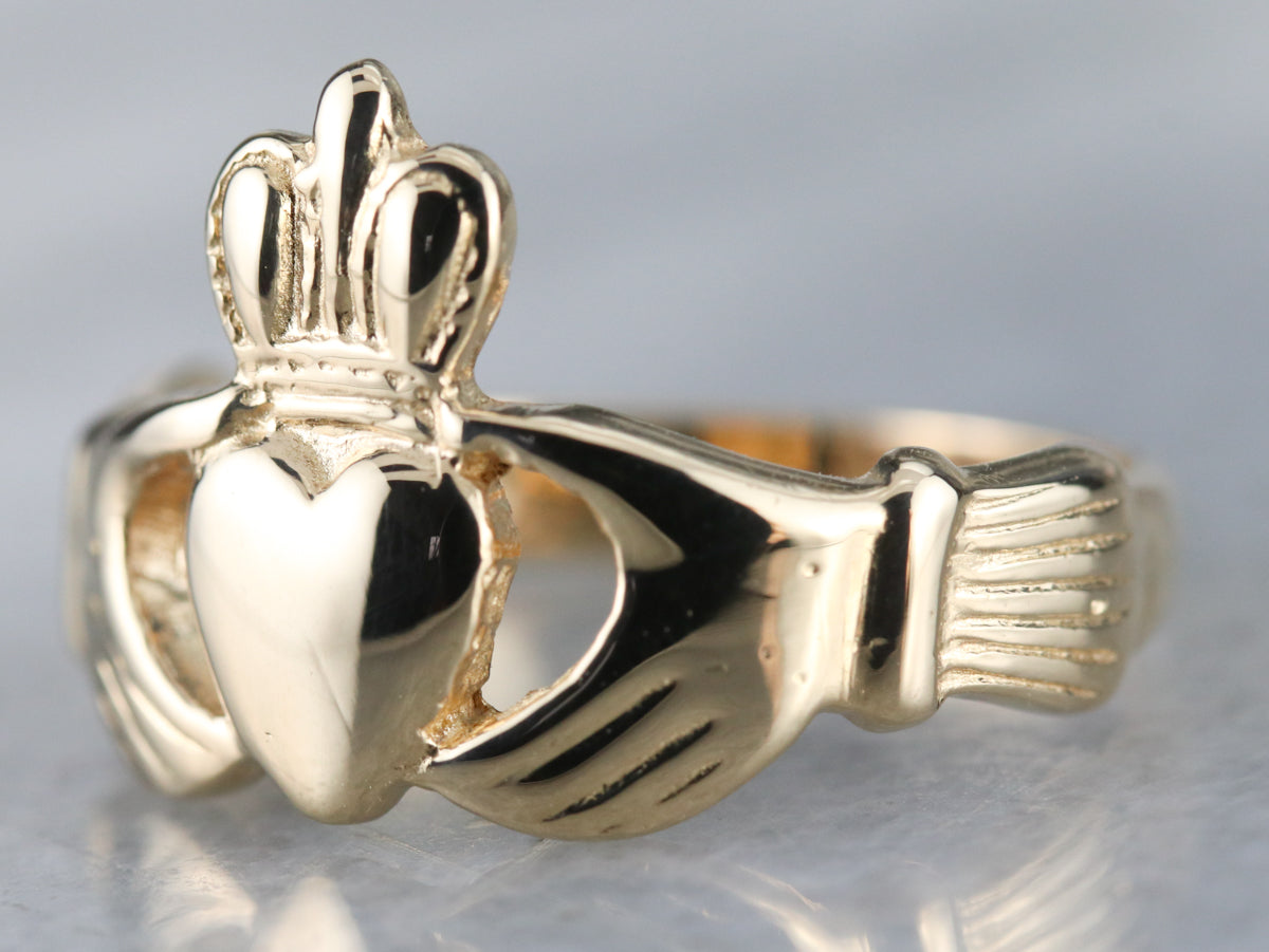 Vintage Gold Claddagh Band