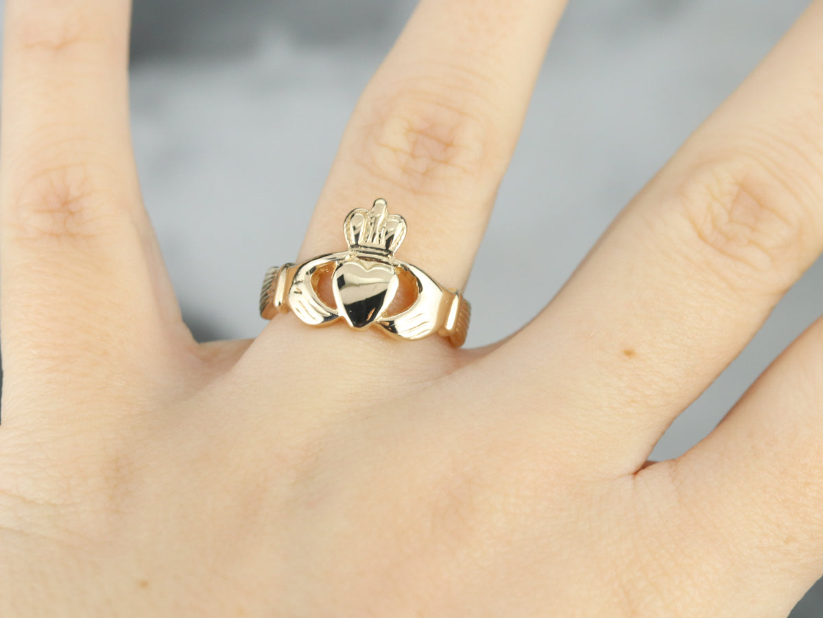 Vintage Gold Claddagh Band