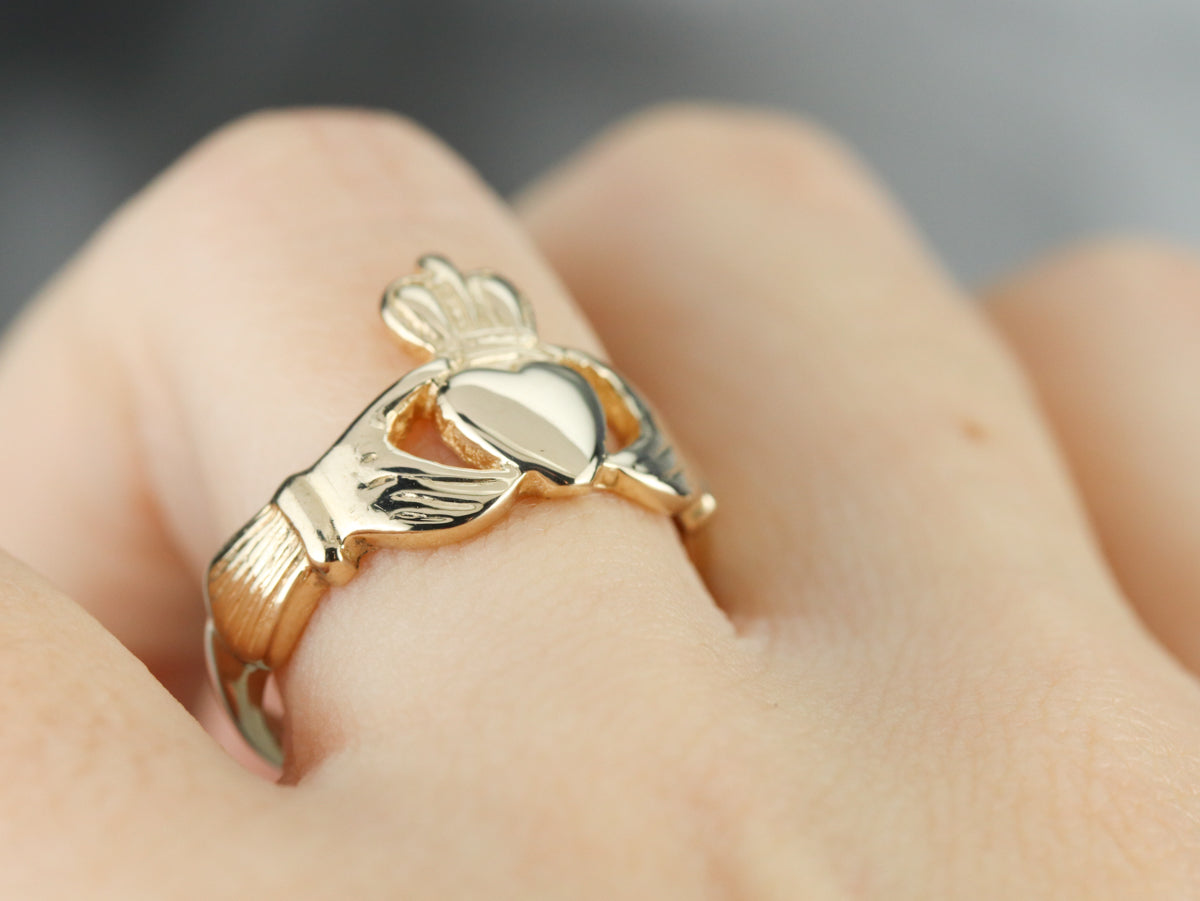 Vintage Gold Claddagh Band