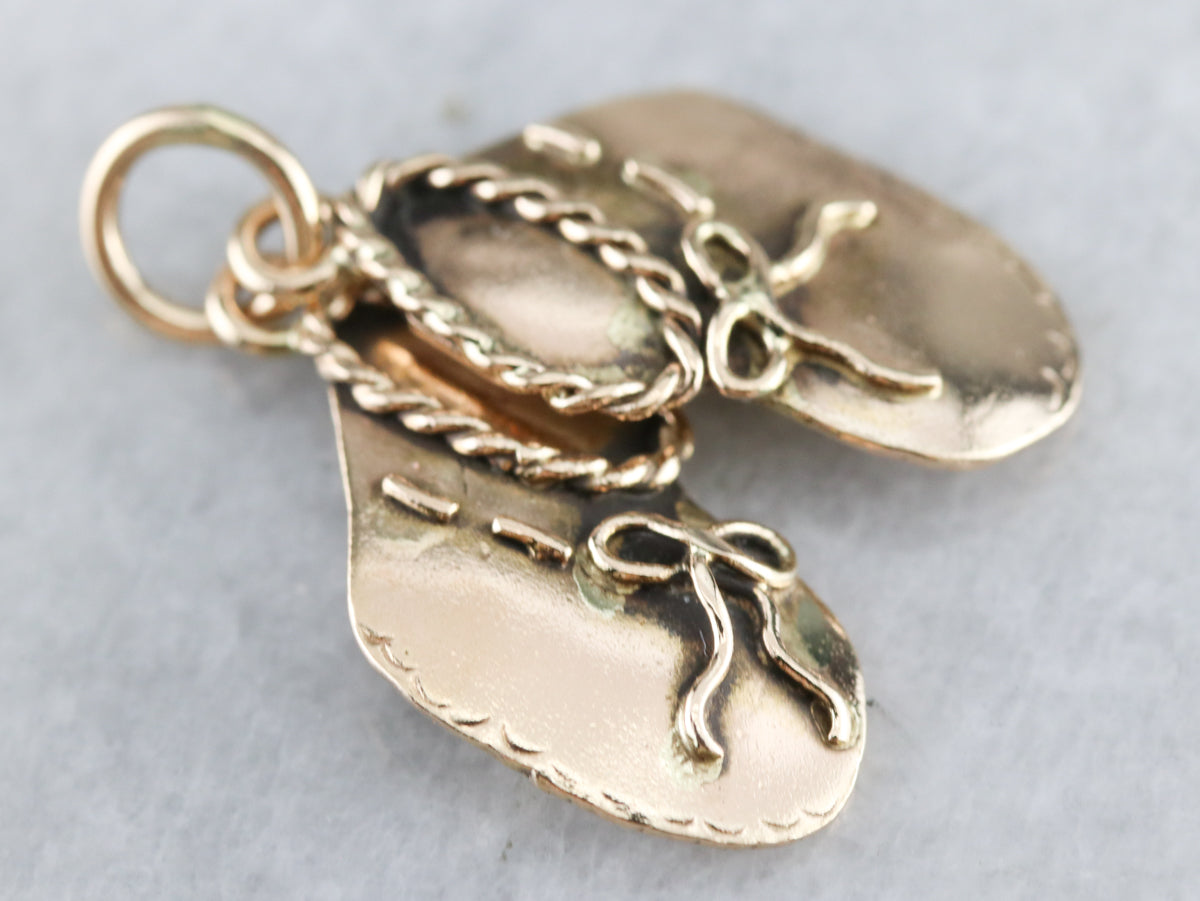 Charm de mocasín dorado dulce