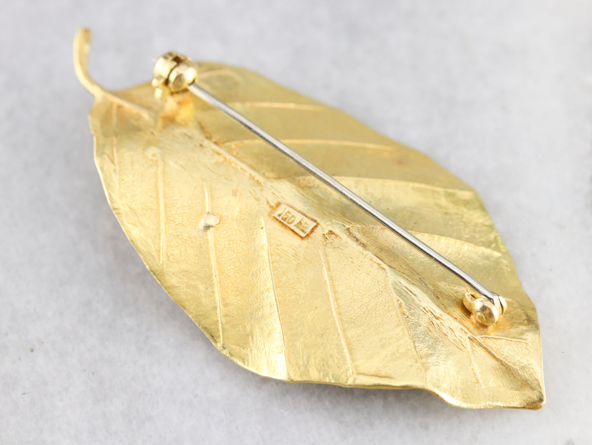 Broche de hoja de perla de oro de alto quilate